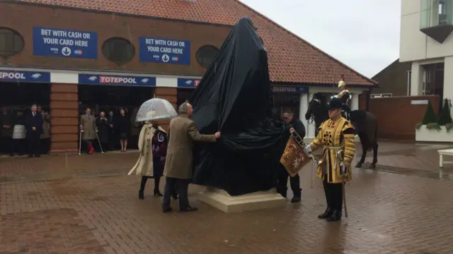 Unveiling of the statue