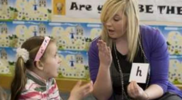 teacher teaching child BSL