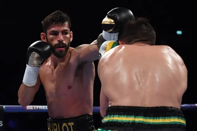 Linares v Crolla, round 10