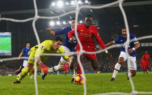Sadio Mane scores v Everton