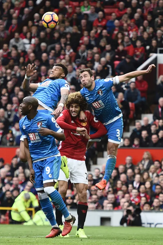 Manchester United's Marouane Fellaini