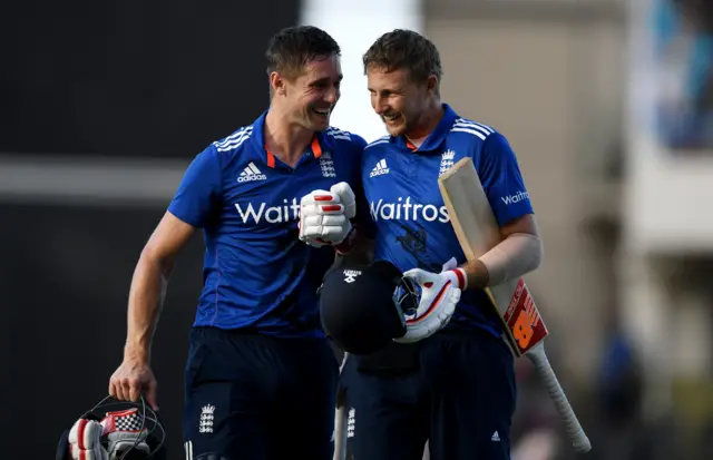 Chris Woakes & Joe Root