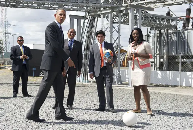 
          US President Barack Obama (L) points at a 'soccket' ball, a soccer ball that captures the energy during game play to charge LEDs and small batteries, alongside Tanzanian President Jakaya Kikwete (3rd R) on July 2, 2013 during a demonstration at the Ubungo Plaza Symbion Power Plant in Dar Es Salaam, Tanzania.
        