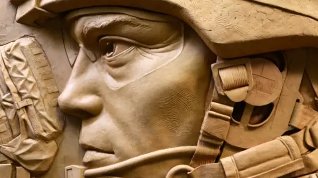 
          Sculptor Paul Day hopes he has produced a "fine piece of art" for those who paid the ultimate sacrifice
        