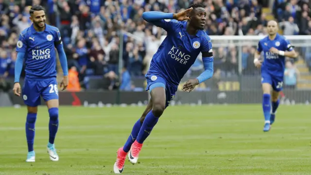 Wilfred Ndidi celebrates