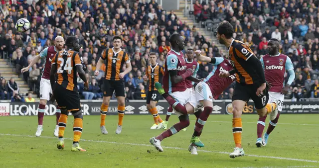 Andrea Ranocchia scores