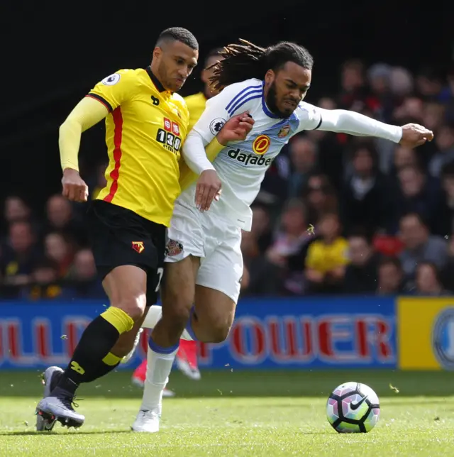 Etienne Capoue (left)