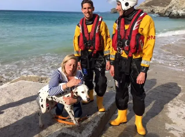 Cara and her rescuers