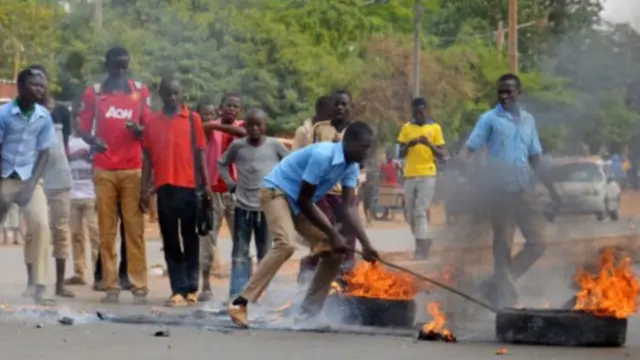 Protesters burning tears in Niger