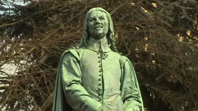 John Bunyan statue