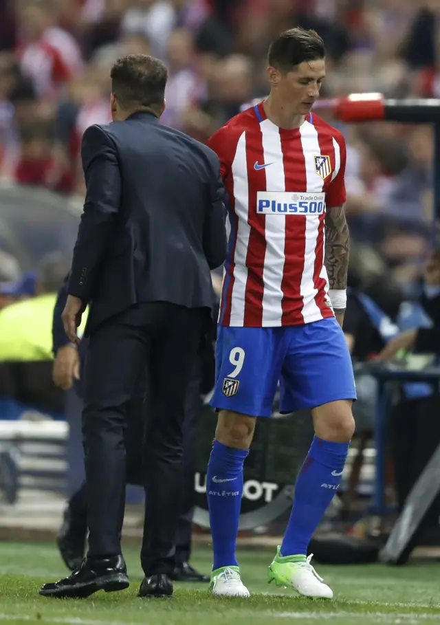 Torres leaves the pitch