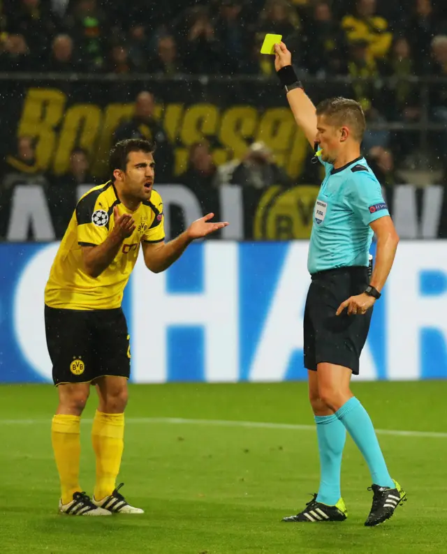 Sokratis Papastathopoulos is booked