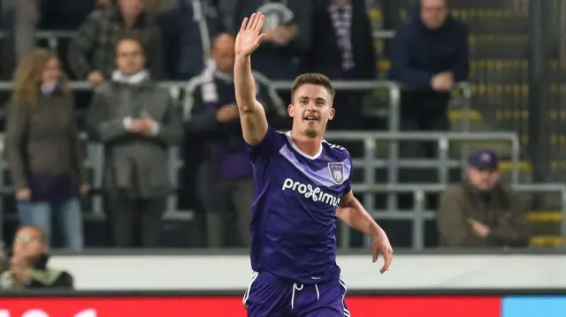 Leander Dendoncker celebrates