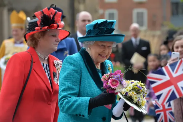 Queen with flowers in Leicester