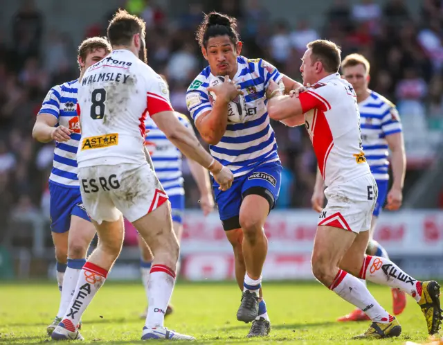 Taulima Tautai tries to take on James Roby and Alex Walmsley