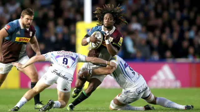 Marland Yarde of Harlequins is caught by Jack Maunder & Geoff Parling of Exeter (R)