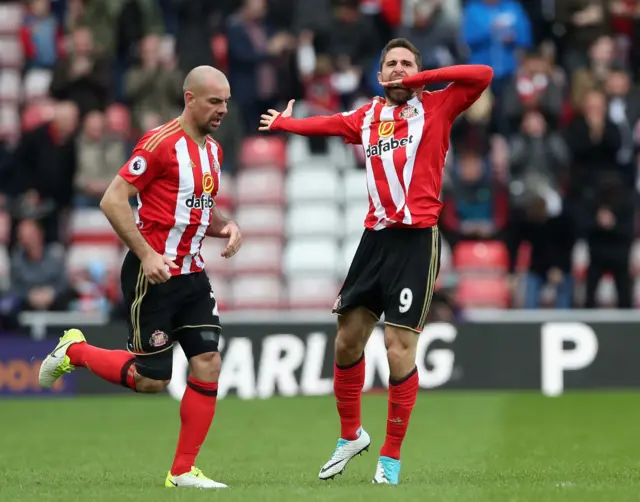 Fabio Borini of sunderland celebrates