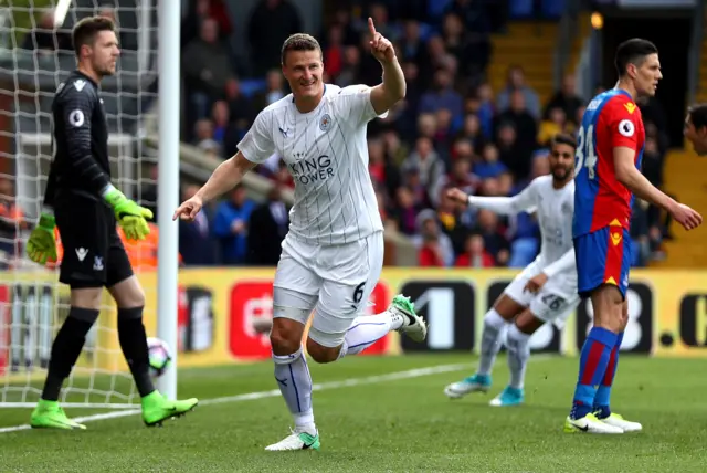 Robert Huth celebrates