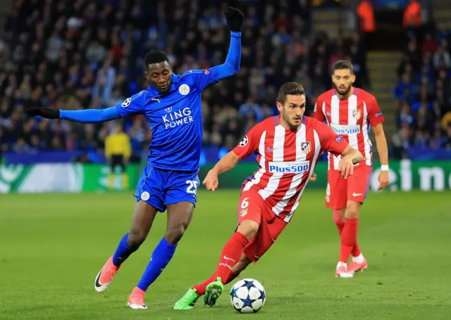 Koke runs away from Wilfired Ndidi