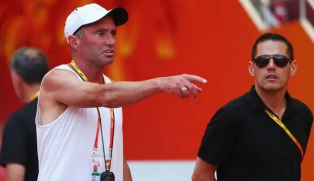 Alberto Salazar (left)