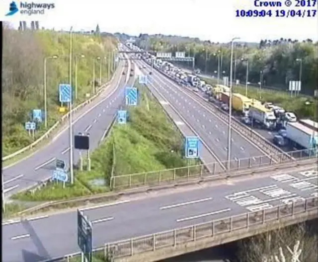 M1 J25 traffic