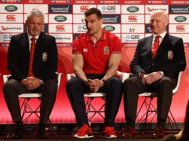 Warren Gatland (left) and captain Sam Warburton (centre)