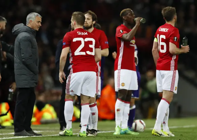 Jose Mourinho speaks with Luke Shaw and Daley Blind