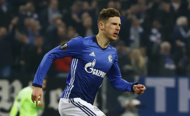 Leon Goretzka celebrates