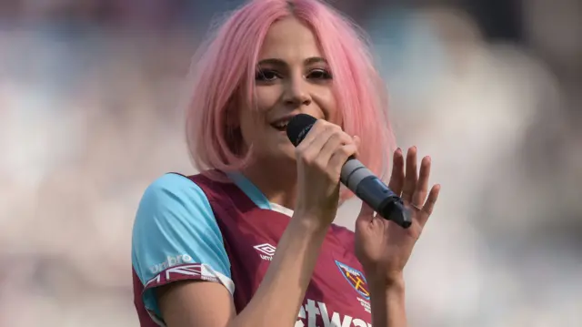 Pixie Lott sings