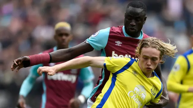 Tom Davies and Cheikou Kouyate