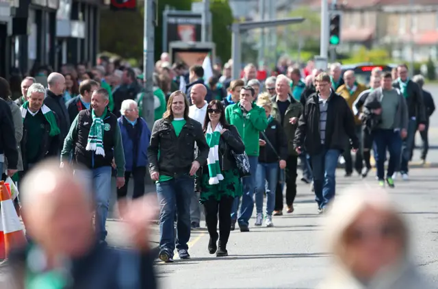 Hibs fans making their way to Hampden