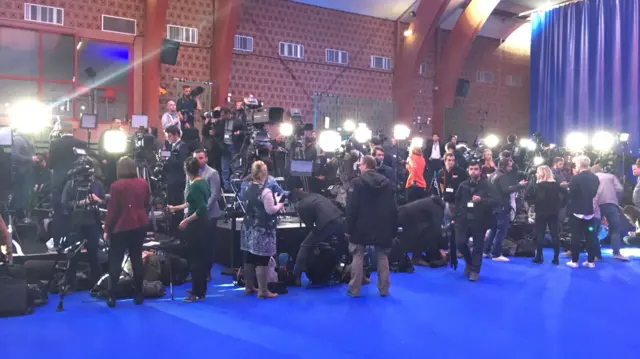 Press gathers at Hénin-Beaumont