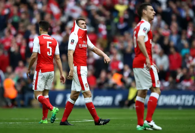 Arsenal players looking dejected