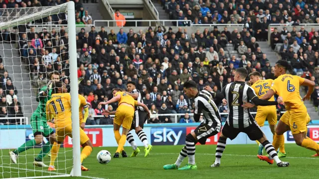 Ayoze Perez scores