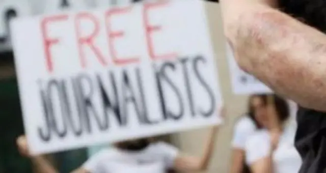 A banner with the message, "Free Journalist"