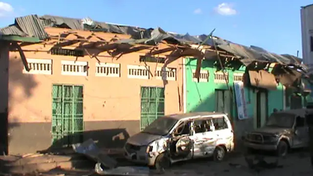 Destroyed buildings and vehicles are seen on 28 February, 2016 in Baidoa after twin explosions in the Somali city killed at least 30 people