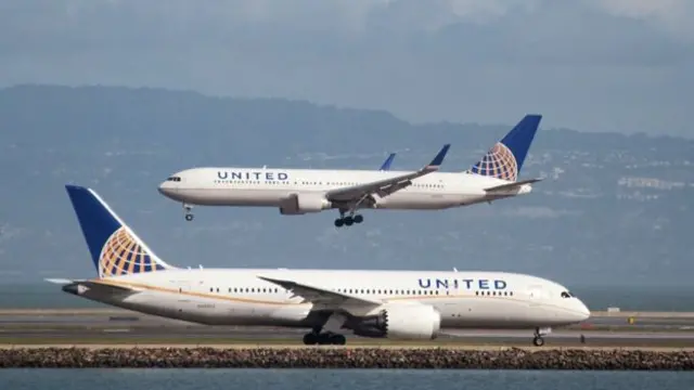 United Airlines planes