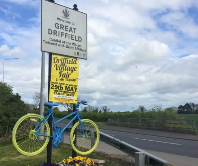 Tour de Yorkshire bike near the Driffield sign