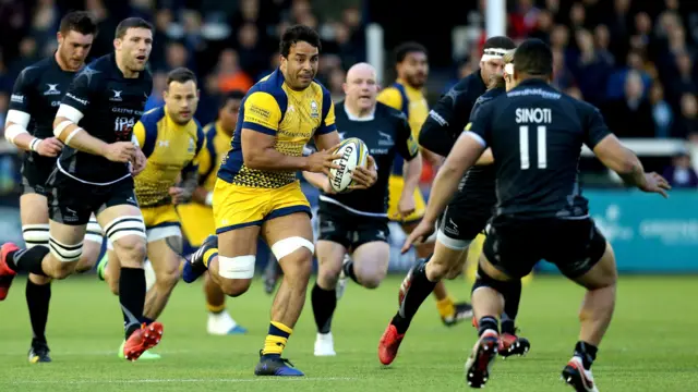 Marco Mama of Worcester Warriors runs with the ball