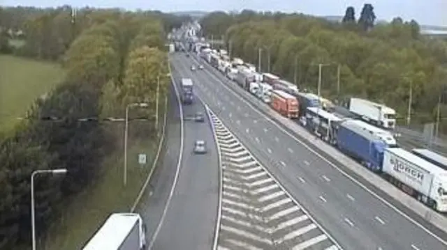 Traffic hold ups on M1