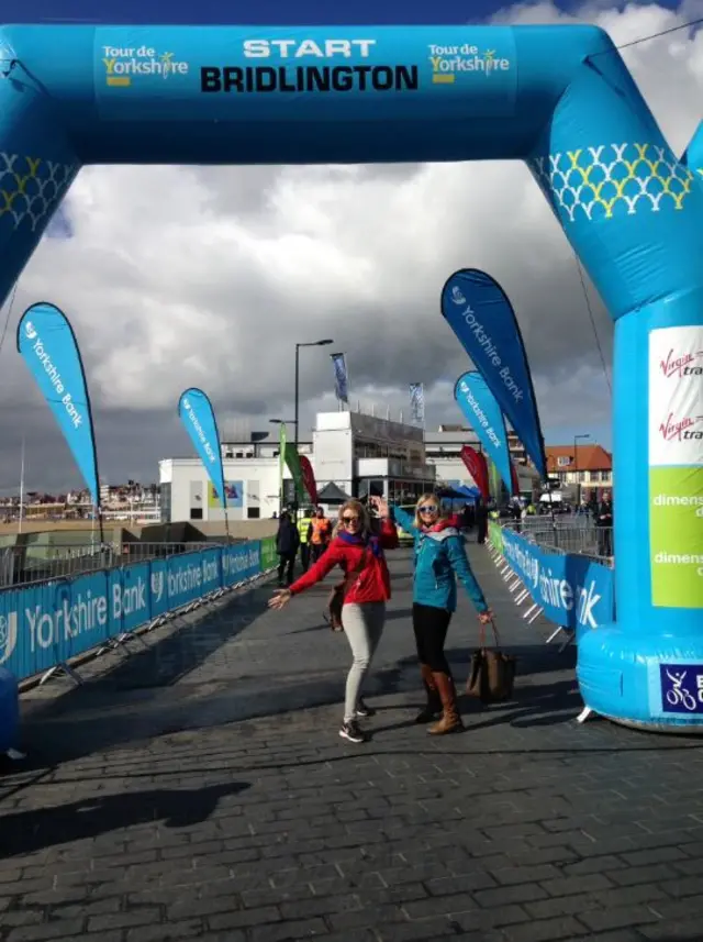 Reporters on the start line