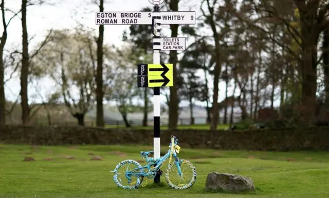 Small Tour de Yorkshire bicycle near a road sign