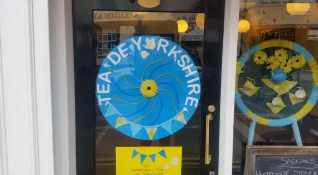 Sign saying Tea de Yorkshire.