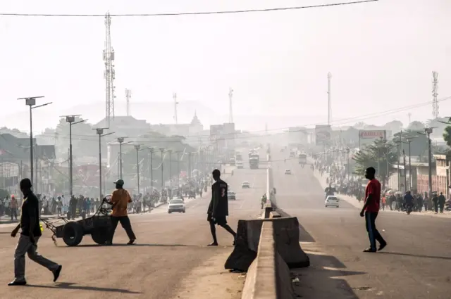 
          A picture taken on April 3, 2017 shows few cars on the Lumumba boulevard in Kinshasa during a general strike called by the opposition.
        