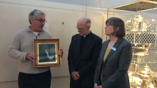 Man handing over painting