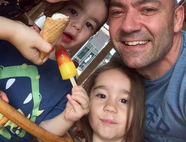 Kenny Thomas, with children