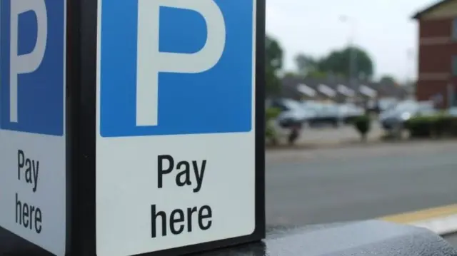 Pay and display machine