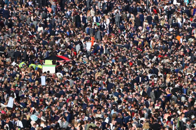 Grand National crowd