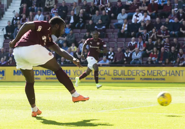 Isma Goncalves scores