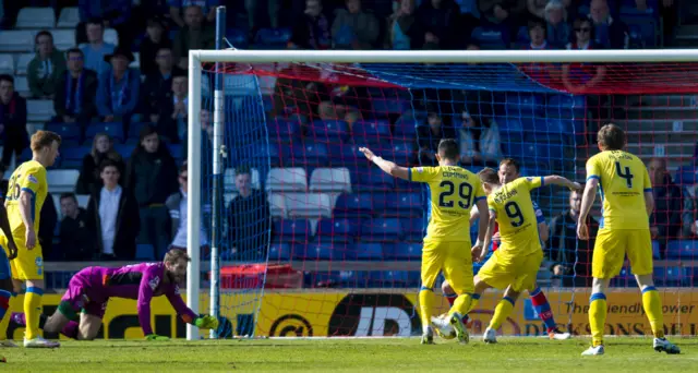 Steven MacLean scores for the Saints